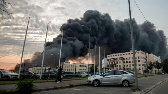 俄罗斯使用攻击无人机袭击了基辅和敖德萨，造成基辅地区两人死亡。