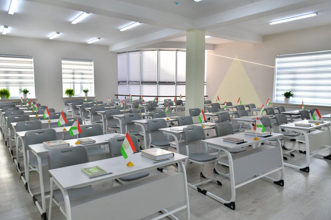在塔吉克斯坦，一年内新建了 214 所学校，可供 99,000 名学生就读。
