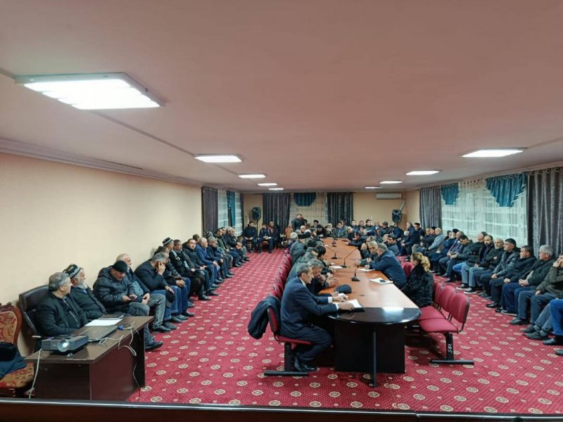 在鲁达基区举办了一场有农业科学家参加的农民研讨会。