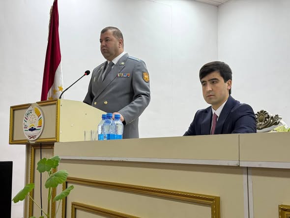 在杜尚别举行了会议,解释国家的反腐败计划。