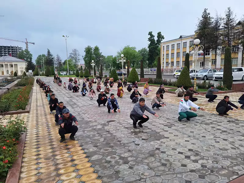 每周将在杜尚别公园举行晨练活动。