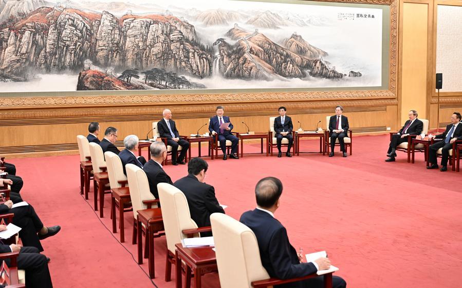 春节前夕，习近平会见了非中共官员