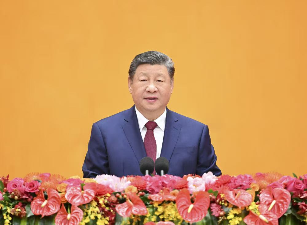 习近平向全体中国人民祝贺即将到来的中国新年。