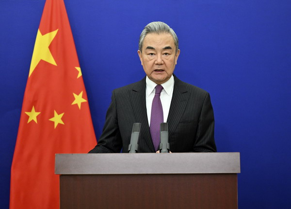 中国外交部长表示，中国愿与各国一道，改善全球人权治理。