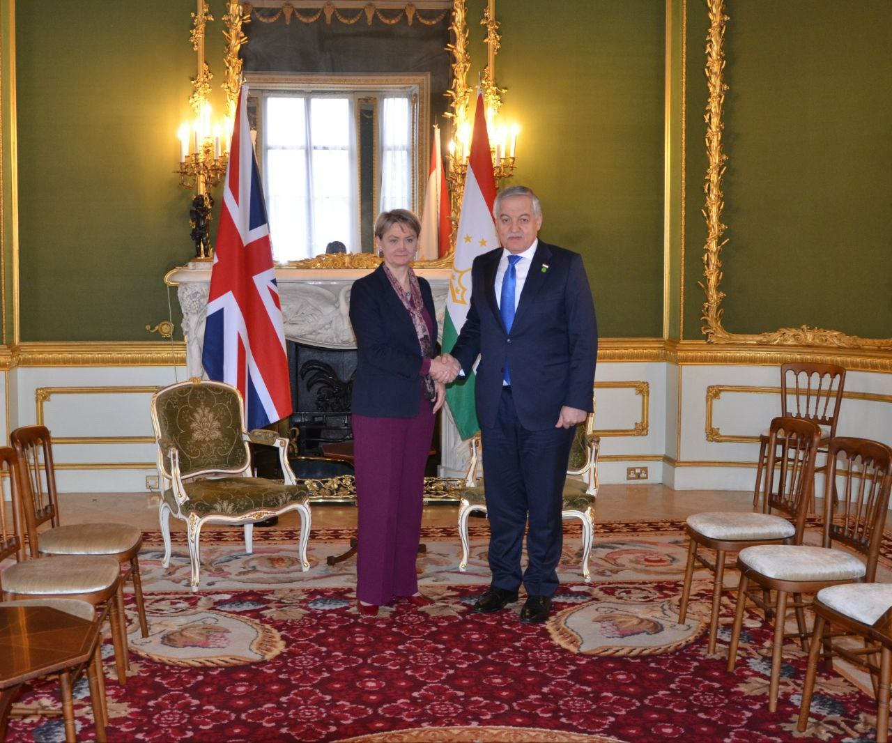 塔吉克斯坦和英国的外交部长在伦敦举行了会晤。
