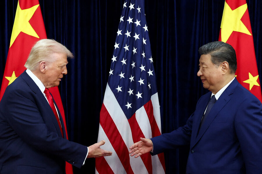 习近平表示，他愿在新的一年里与唐纳德·特朗普一道，稳步引领中美关系这艘巨轮向前发展。