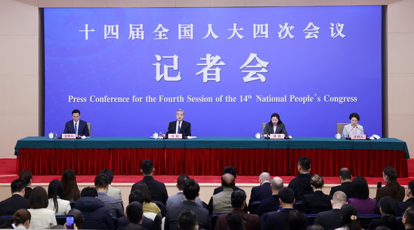 中共中央政治局委员、外交部长王毅就中国外交政策和国际关系回答中外媒体提问