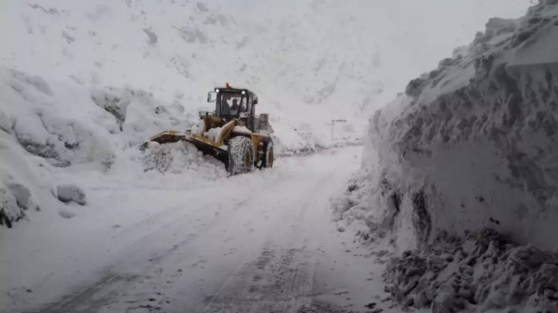 预计杜尚别-恰纳克公路和山区将发生雪崩。