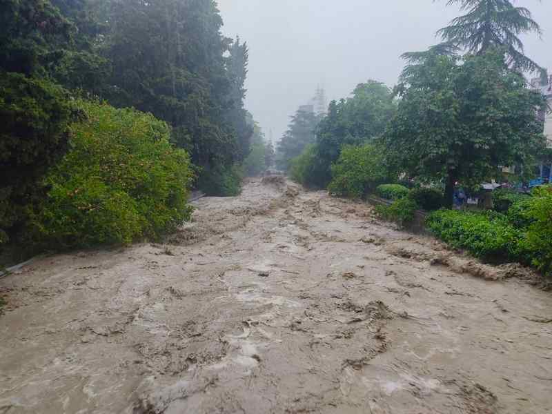 塔吉克斯坦预计河流水位上涨，雪崩风险加剧