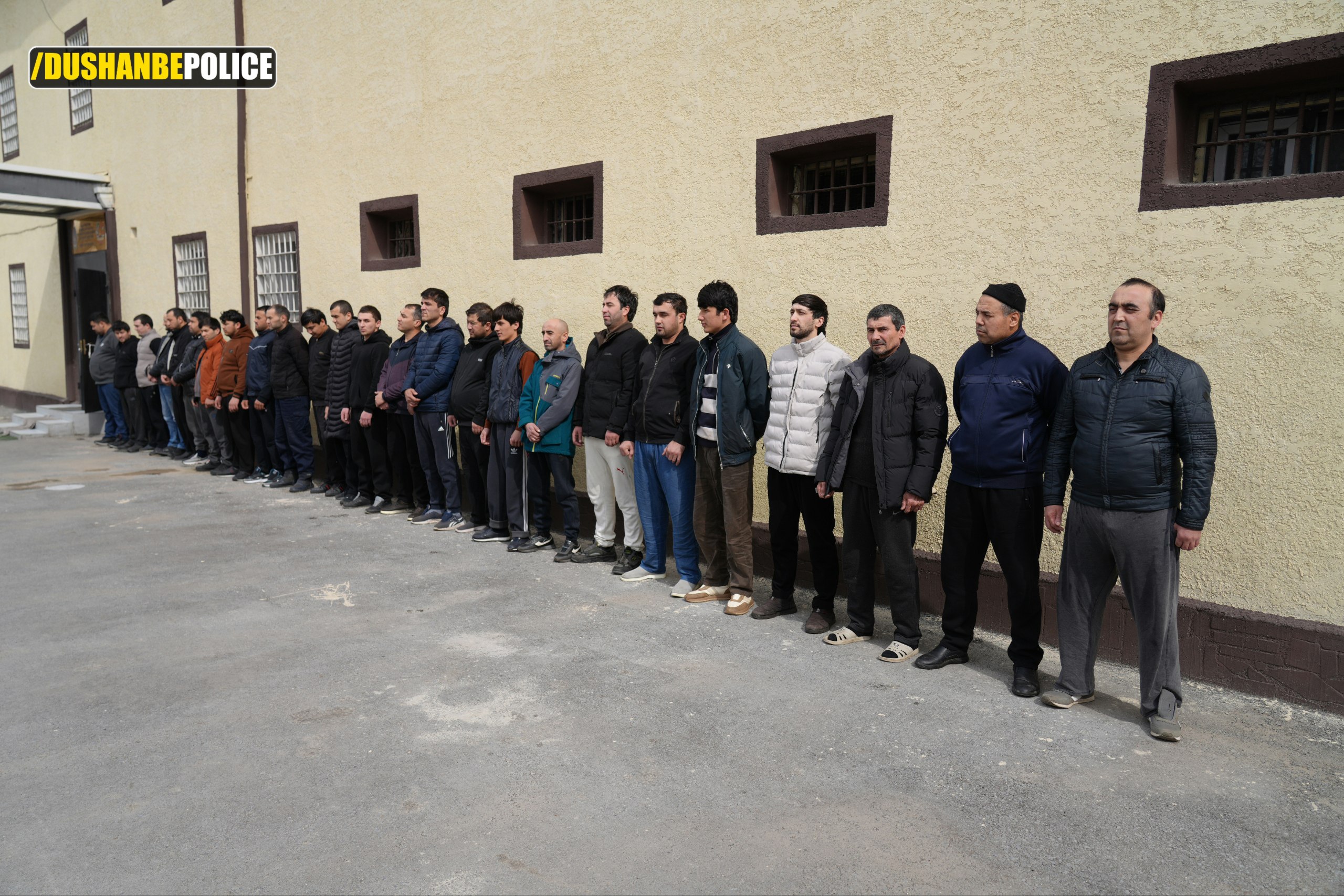 在杜尚别，25名商贩因哄抬肉价被逮捕，并被拘留五天。