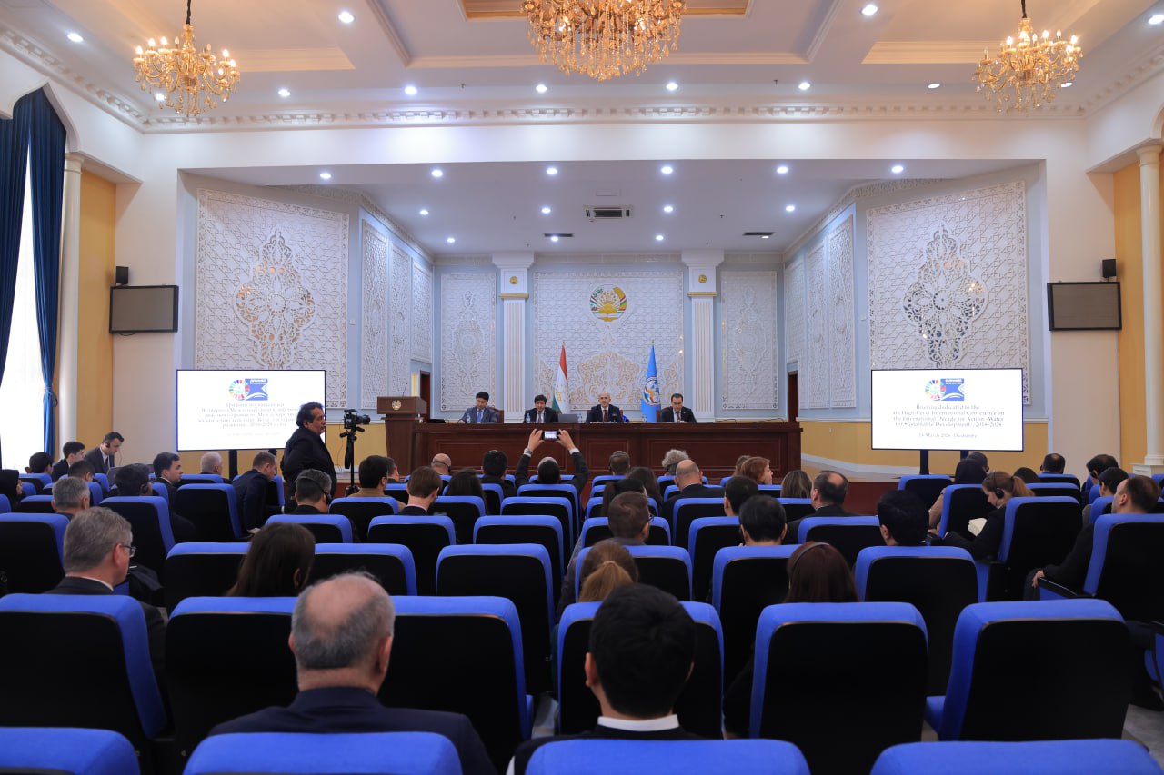在杜尚别举行了国际水资源大会筹备情况简报会。