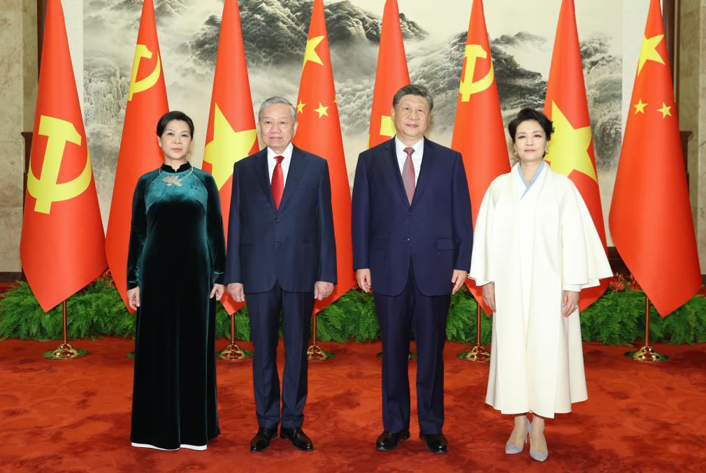 习近平呼吁中国和越南共同反对单边主义和保护主义。