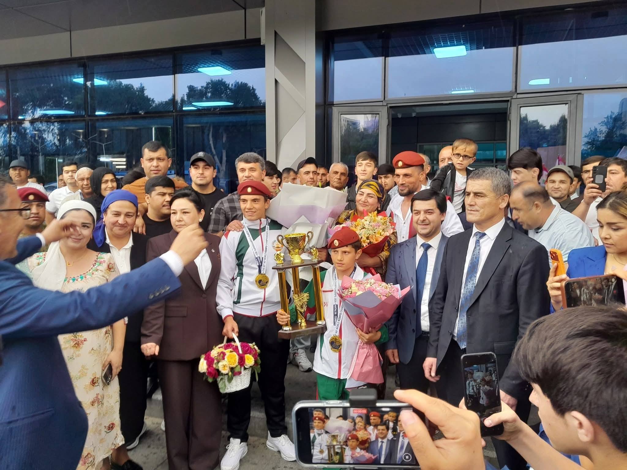 塔吉克斯坦运动员在国际空手道锦标赛上获得三枚金牌和一枚银牌。