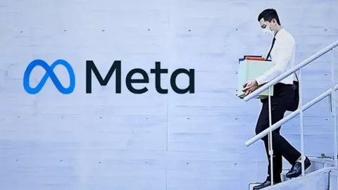 由于人工智能投资，Meta公司将裁员8000人。