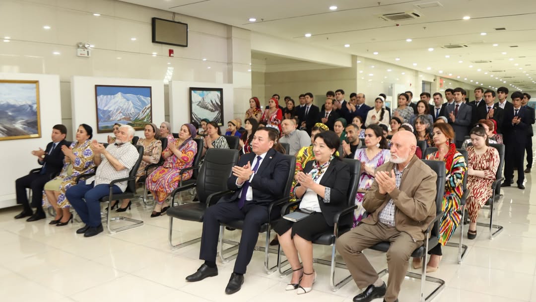 塔吉克斯坦国家博物馆展出了73幅修复后的画作。