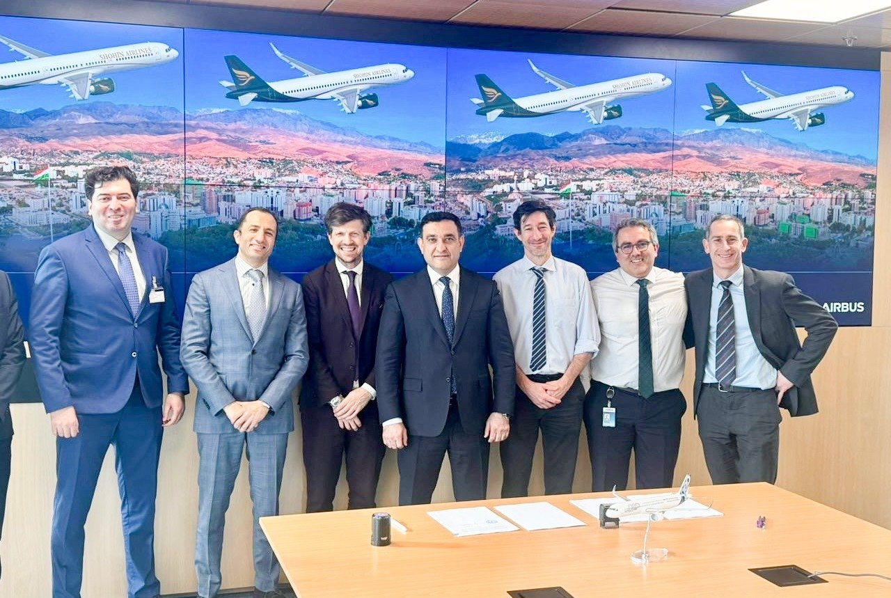 小品航空和空客公司正在洽谈采购四架飞机。
