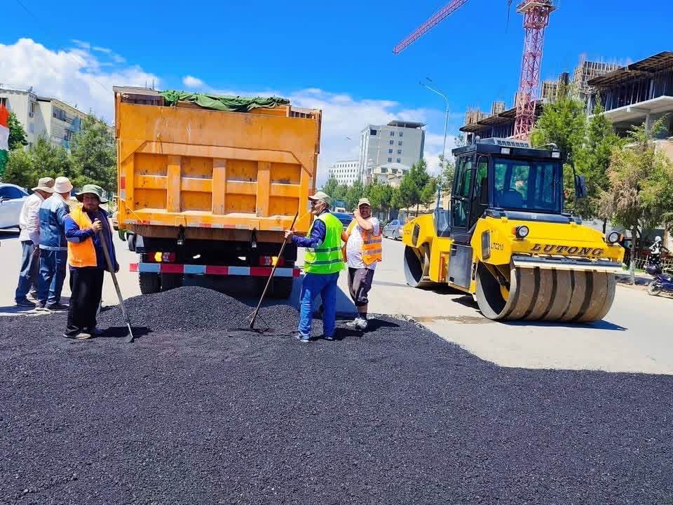 博克塔尔的道路基础设施修复工作仍在继续。