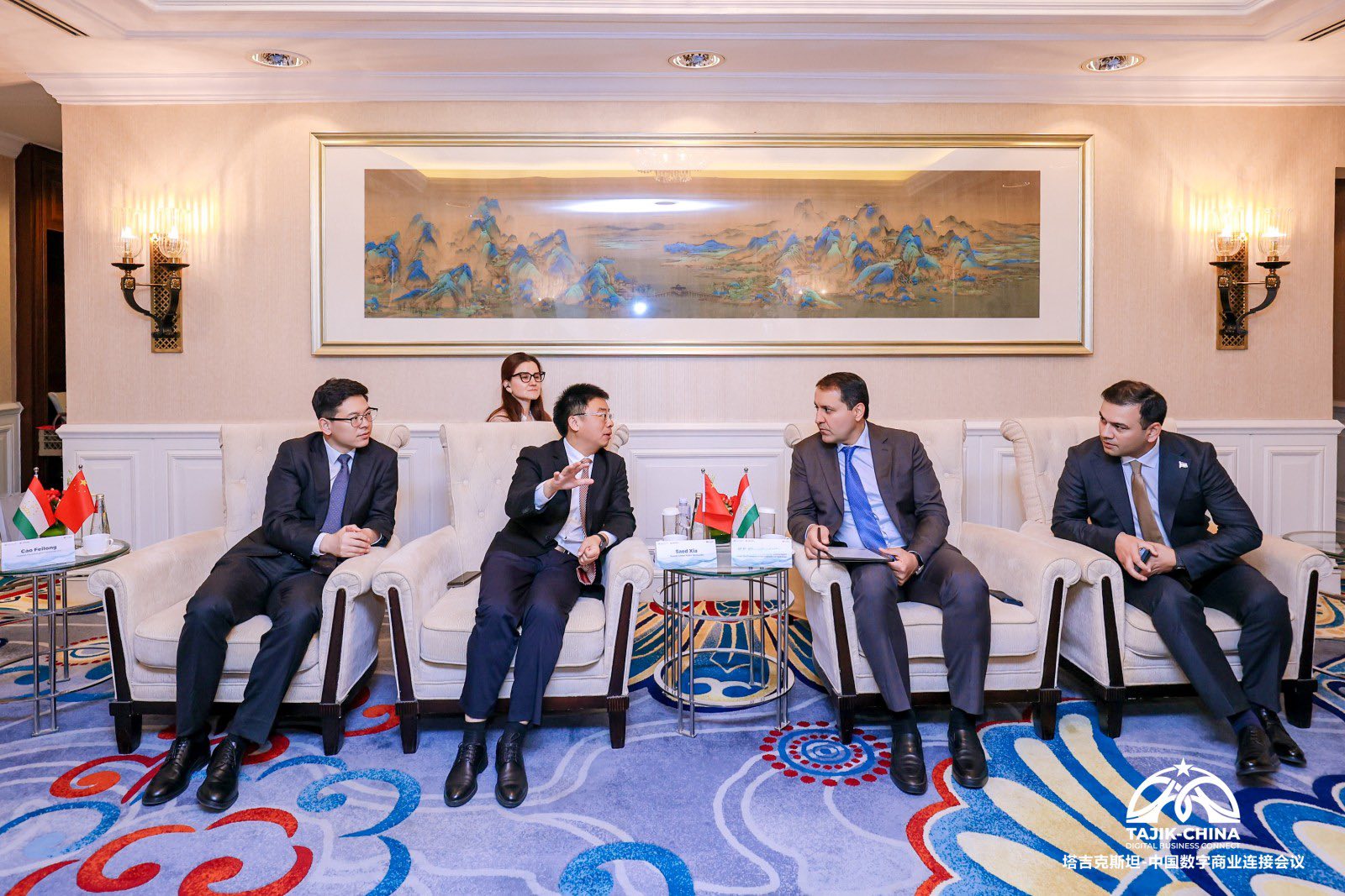 塔吉克斯坦与中国IT公司探讨了数字化合作