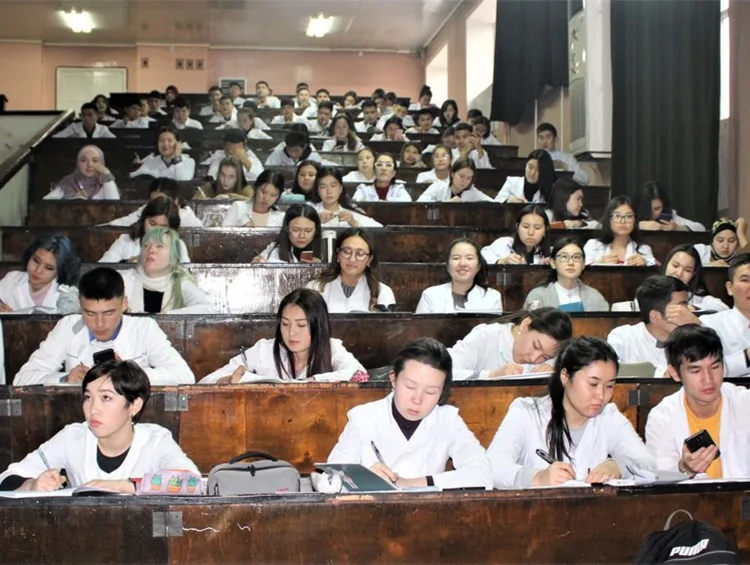 在吉尔吉斯斯坦，13所医科大学在获得认证后失去了颁发文凭的权利。