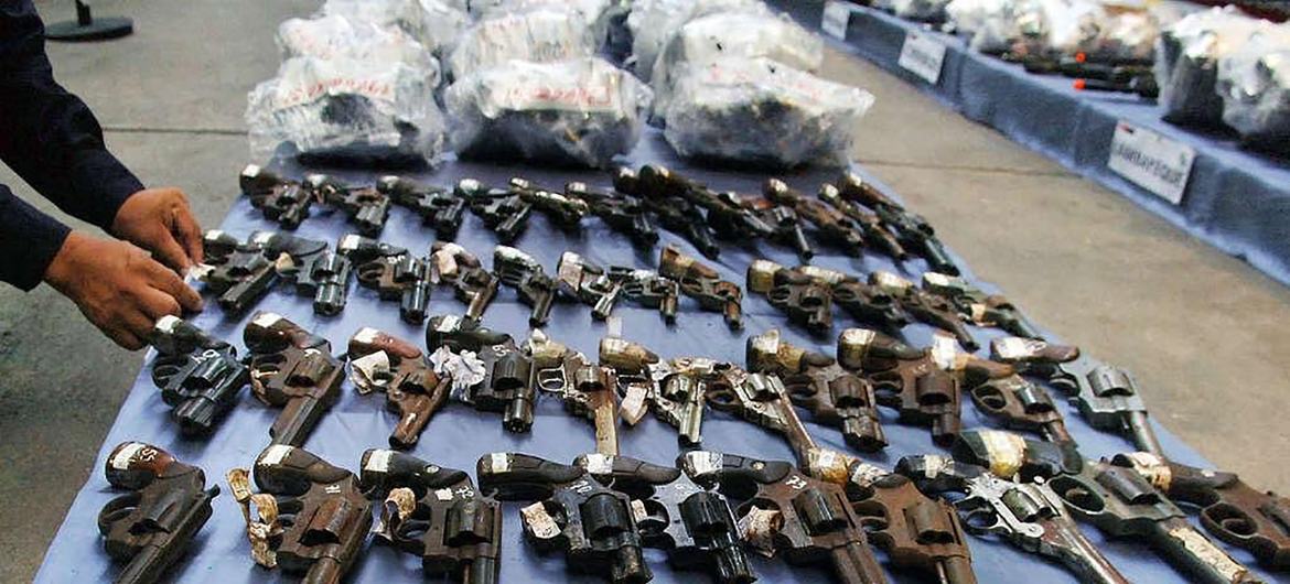 联合国警告称，非法武器贩运构成威胁。