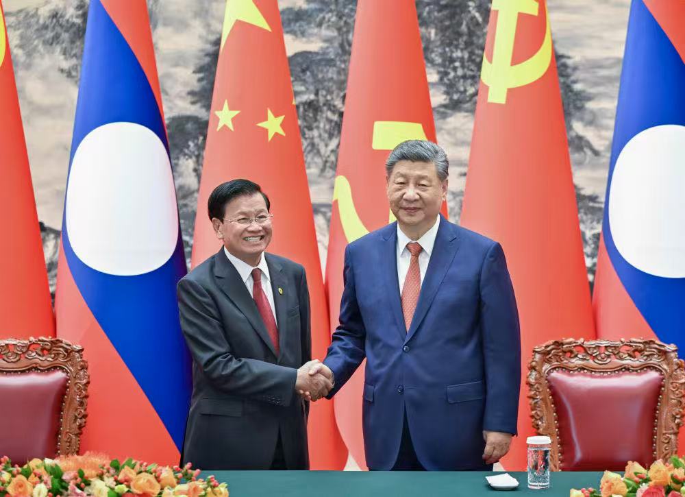 习近平和通伦·西苏里特在北京会晤，概述了新的合作领域。