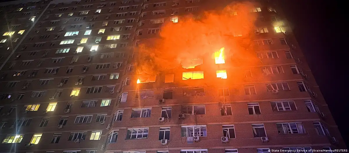 敖德萨、苏梅和哈尔科夫地区夜间遭到空袭，造成 10 人死亡，数十人受伤。