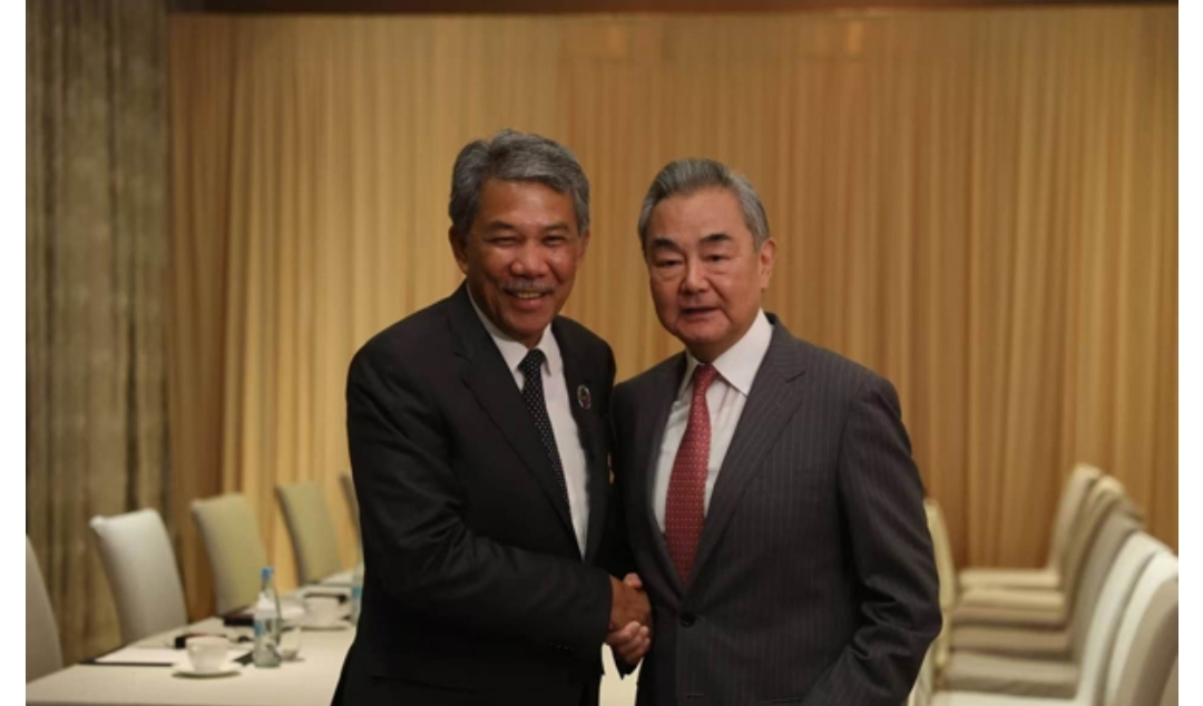 中国外交部长表示，尽早完成南海行为准则协议将有助于各方之间的和平。