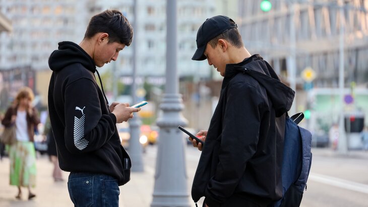 俄罗斯计划要求移民购买智能手机以进行地理位置追踪。