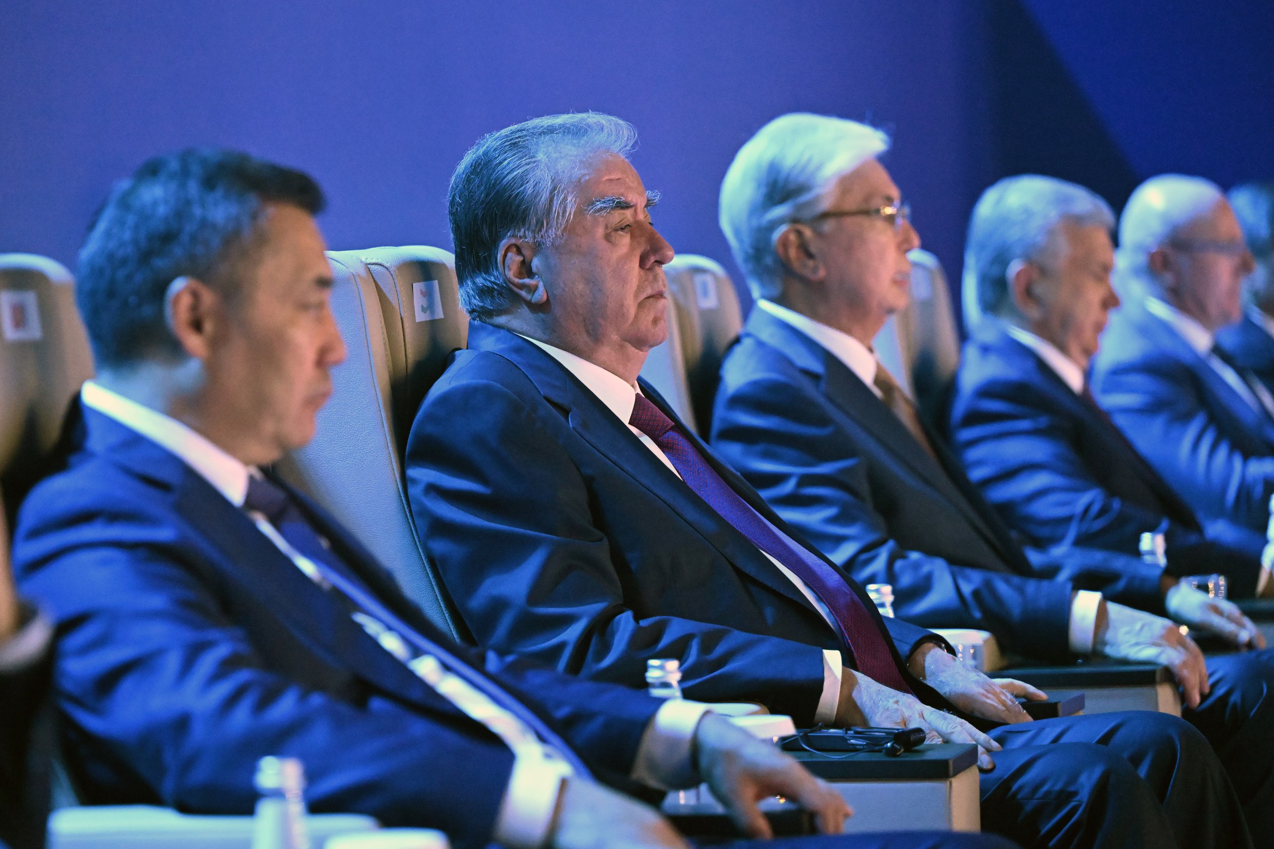 埃莫马利·拉赫蒙出席了2026年未来运动会的开幕式。